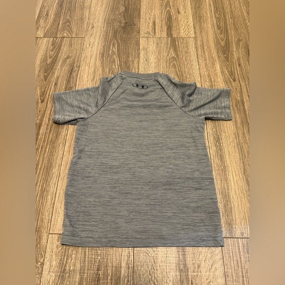 Under Armour Boys Gray Loose Dry Fit T Shirt Size YXS - Picture 4 of 5
